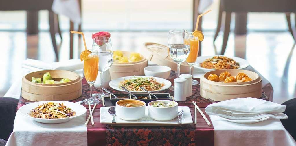 Radisson Blu Udaipur Palace Resort & Spa Étterem fotó